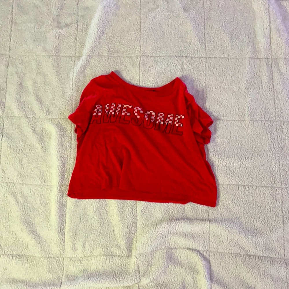 Red cropped tee